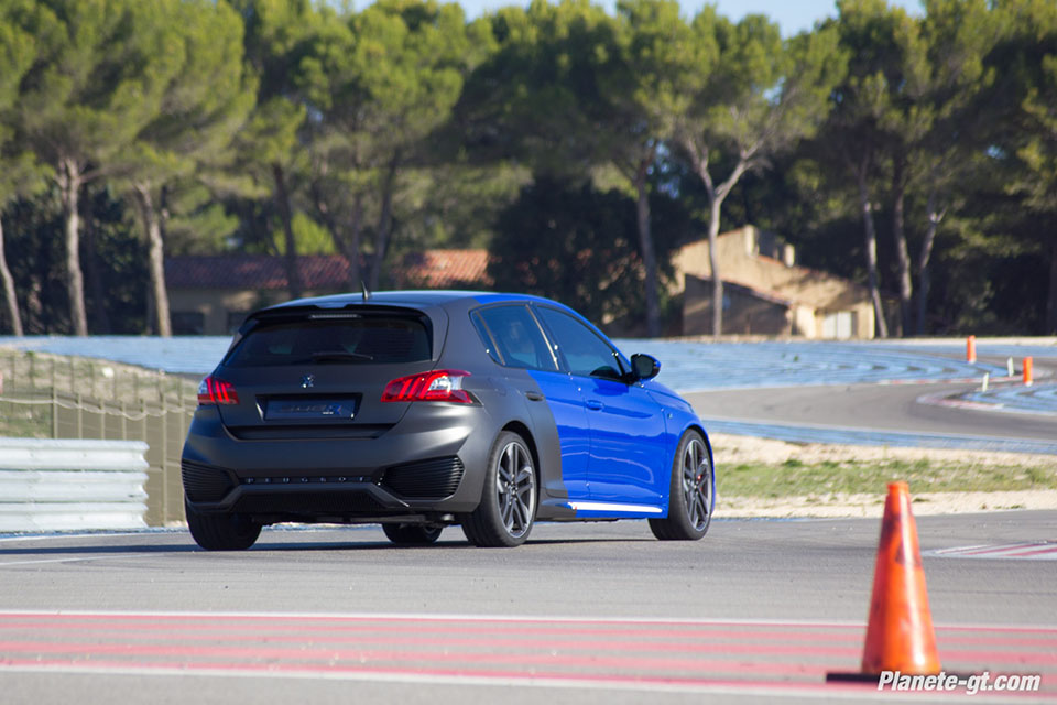 Peugeot 308 R HYbrid sur le circuit du Castellet