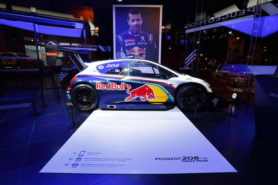 Photos : nouvelle vitrine « by Peugeot Sport » chez Peugeot Av