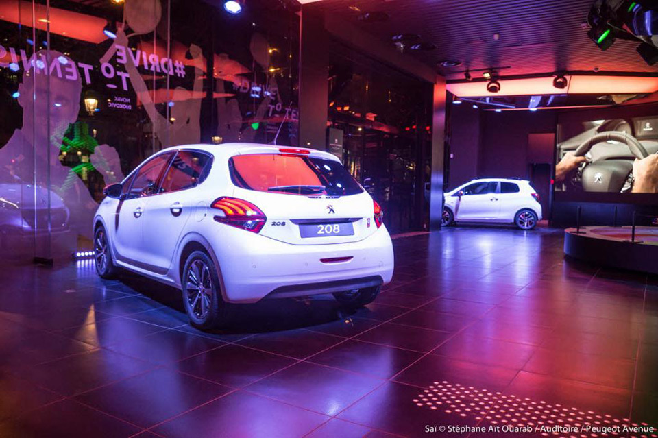 Photos : nouvelle vitrine « Drive To Tennis » chez Peugeot Avenue à Paris !