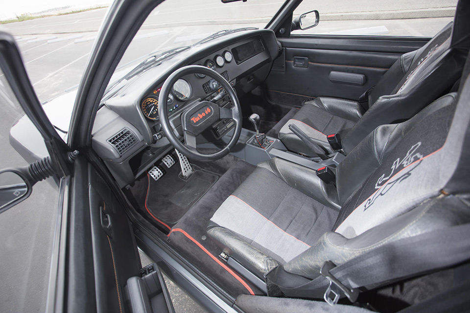 Photo intérieur Peugeot 205 Turbo 16