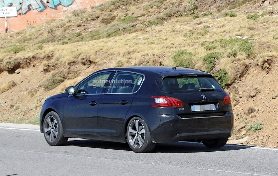 Photo espion nouvelle Peugeot 308 II restylée