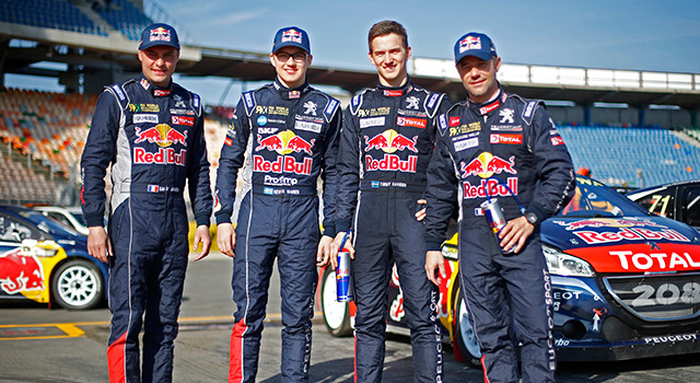 Les pilotes Peugeot Sport sur le stand Peugeot du Mondial de Paris 2016