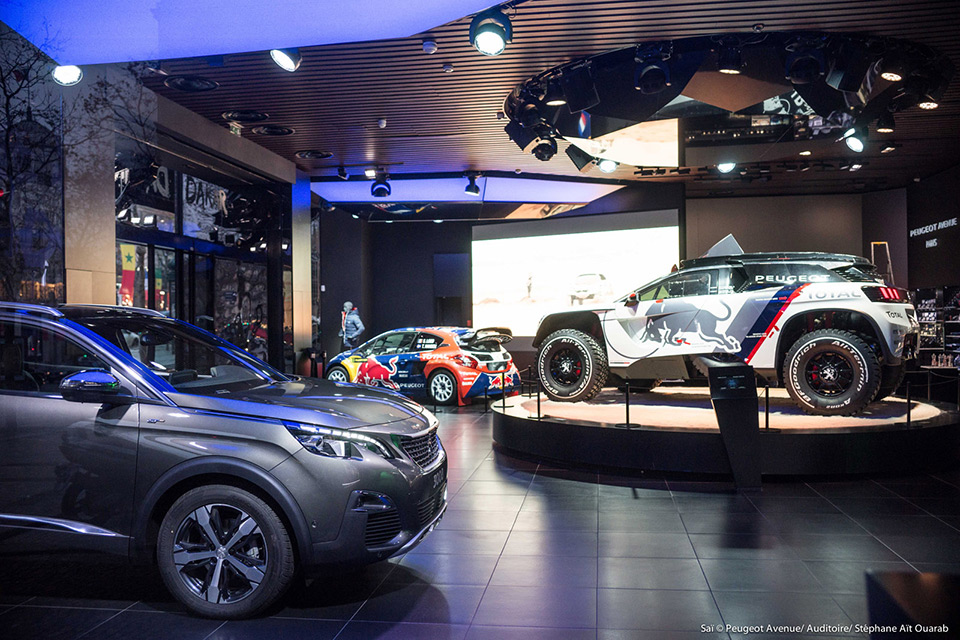 Photos : nouvelle vitrine « We love Dust » chez Peugeot Avenue