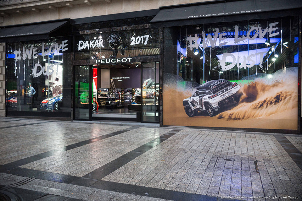 Photos : nouvelle vitrine « We love Dust » chez Peugeot Avenue