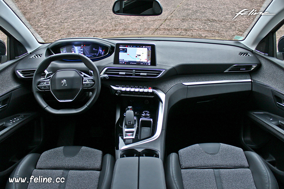 Photo intérieur i-Cockpit Peugeot 5008 II (2017)