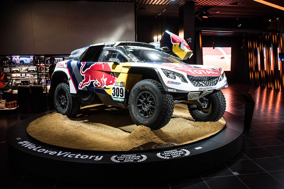 Photo Peugeot 3008 DKR - Peugeot Avenue Paris 2017