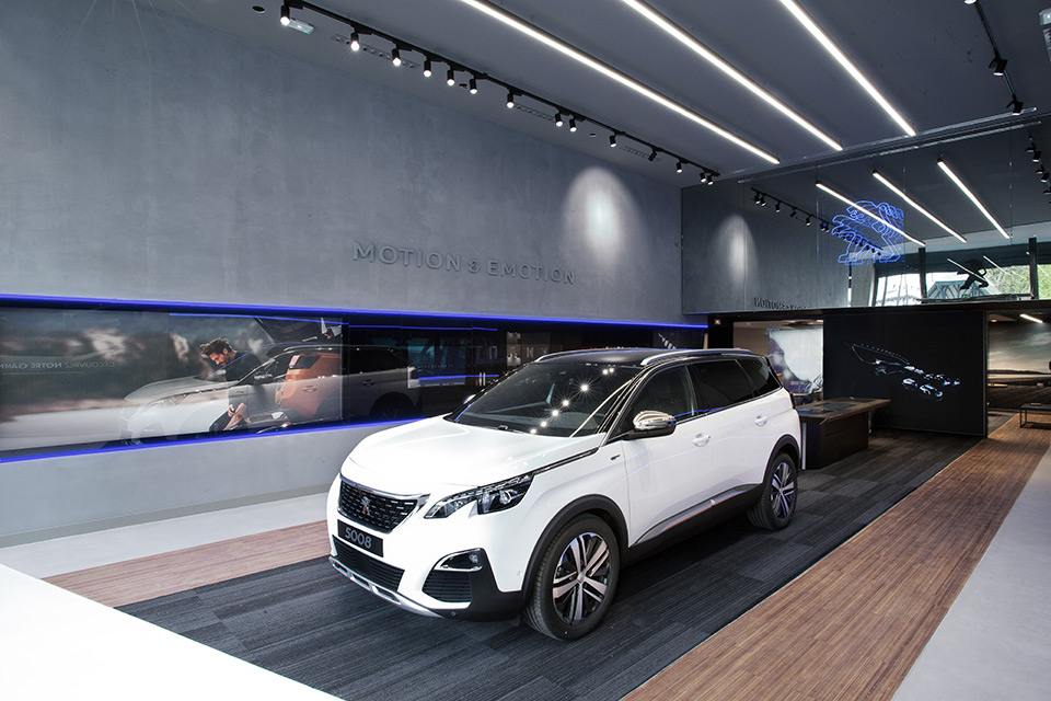 Photo concession Experience Store Peugeot Victor Hugo - Paris 16