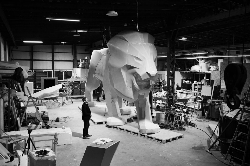Une sculpture monumentale du Lion Peugeot au Salon de Genève 2018