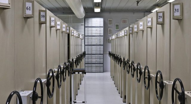 Photos : à la découverte du centre d’archives Peugeot de Terre Blanche !