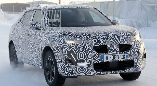 La future Peugeot 2008 surprise en photos espion !