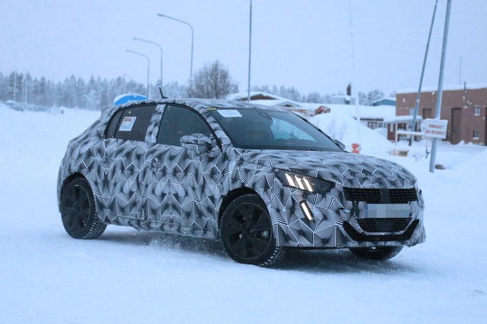 Photos espion : la nouvelle Peugeot 208 II électrique en cours d'essais !