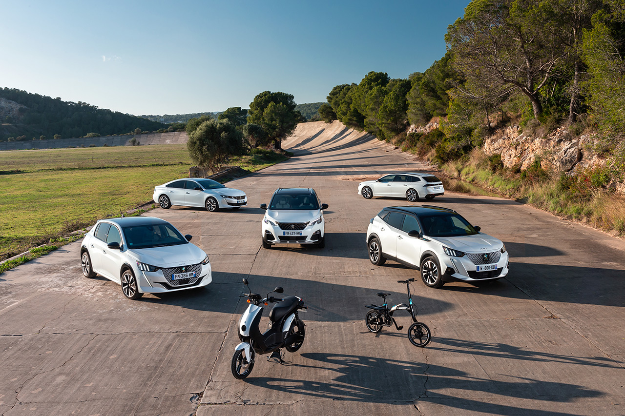 Gamme Peugeot électrifiée : voitures, scooters et cycles