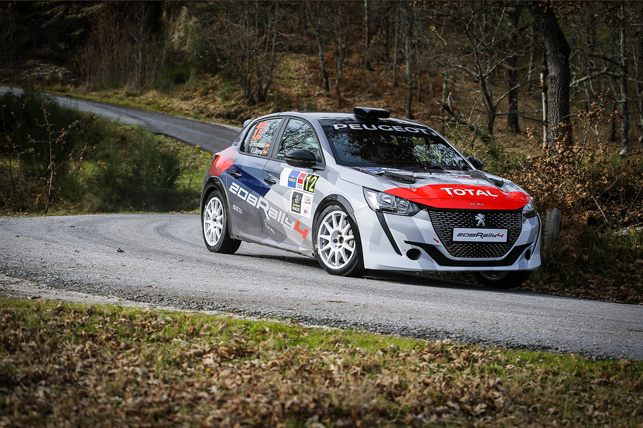 Les débuts de la Peugeot 208 Rally 4 en compétition
