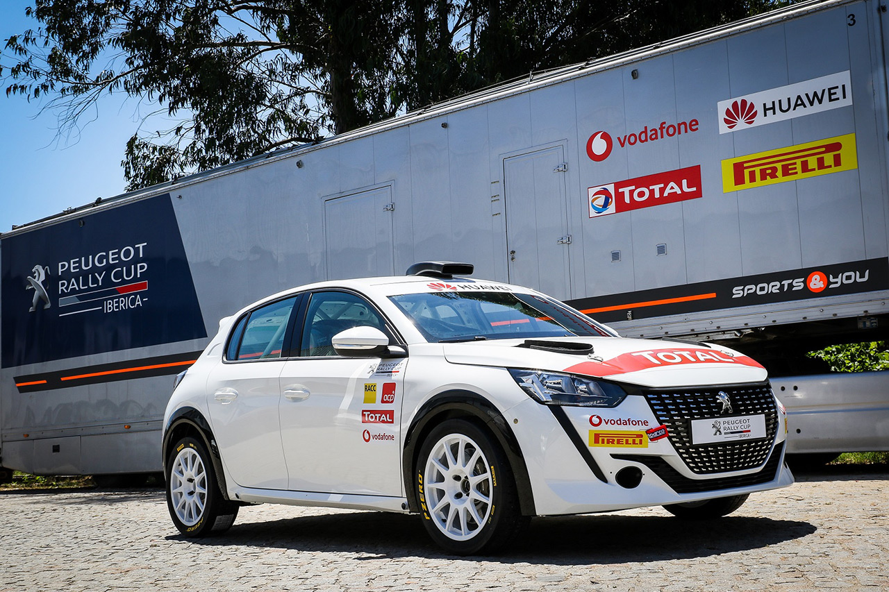 Les débuts de la Peugeot 208 Rally 4 en compétition