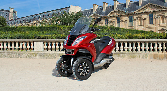 Essai du Peugeot Metropolis 400i, le premier scooter trois roues du Lion !