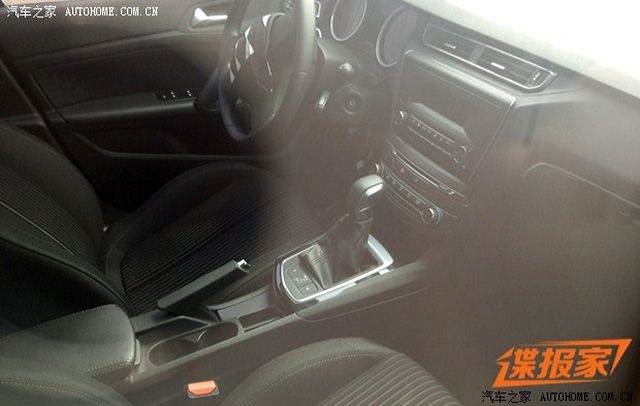 Intérieur Peugeot 408 II Chine