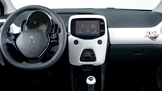 http://www.feline.cc/media/upload/video-peugeot-108-2014-interieur-officiel.jpg