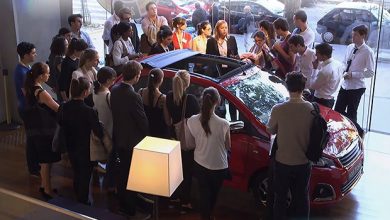 Photo of Vidéos : les hôtesses et hôtes du stand Peugeot au Mondial de Paris