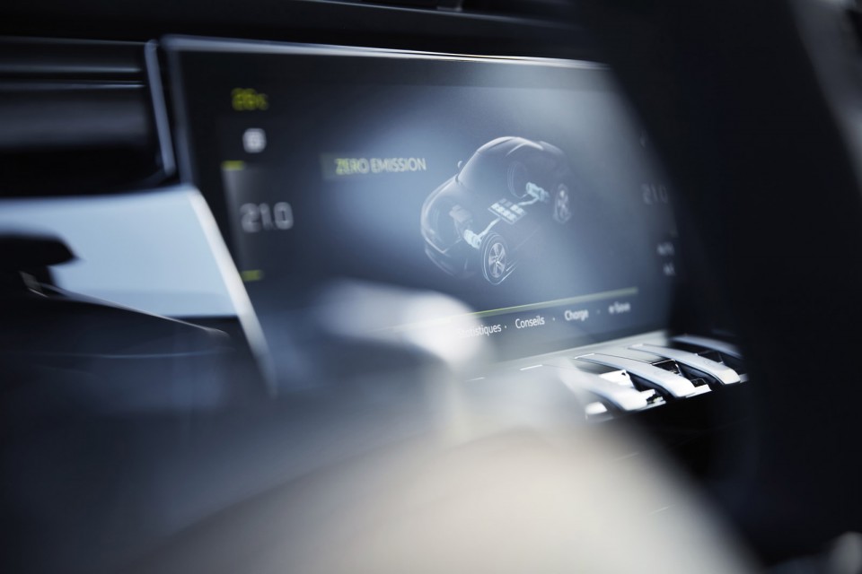 Photo écran tactile 508 Peugeot Sport Engineered Concept (2018)