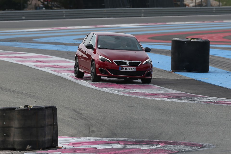 Photo Peugeot 308 R HYbrid, 308 GTi et 308 Racing Cup - Castelle