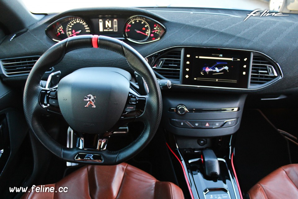 Photo intérieur i-Cockpit Peugeot 308 R HYbrid Showcar (2015)