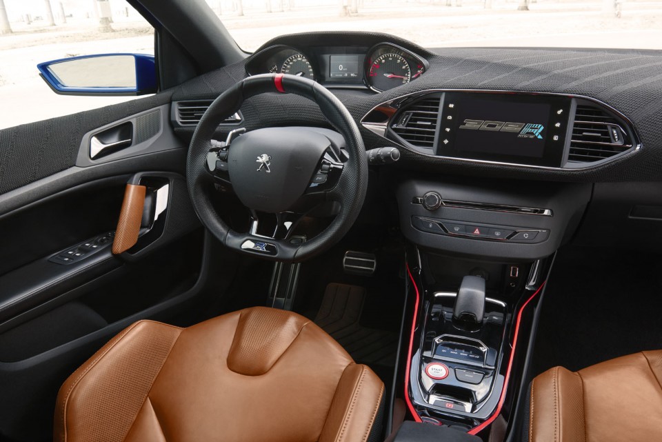 Photo officielle intérieur i-Cockpit Peugeot 308 R HYbrid Conce