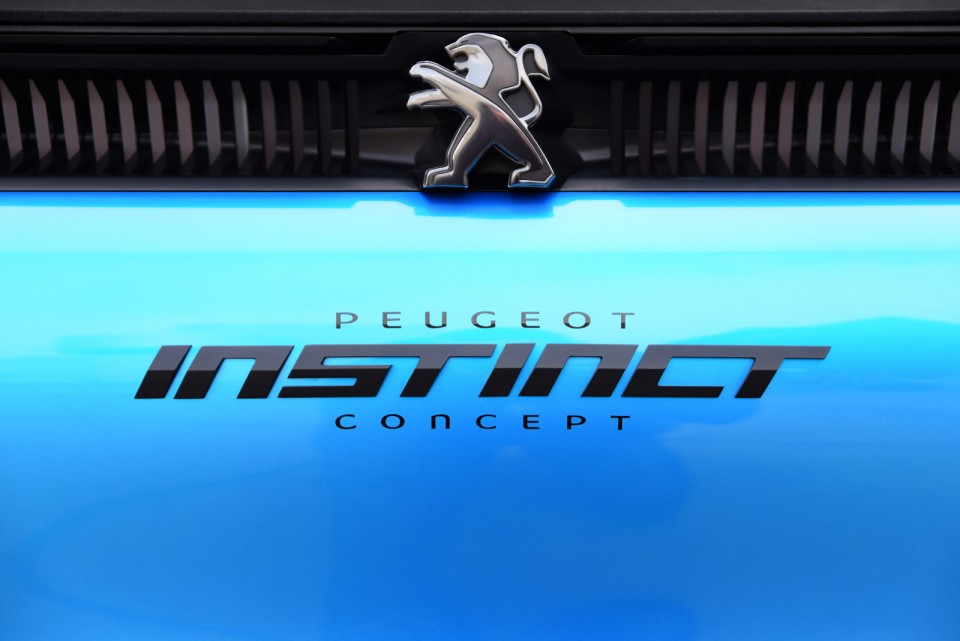 Photo logo Peugeot Instinct Concept Car (2017)