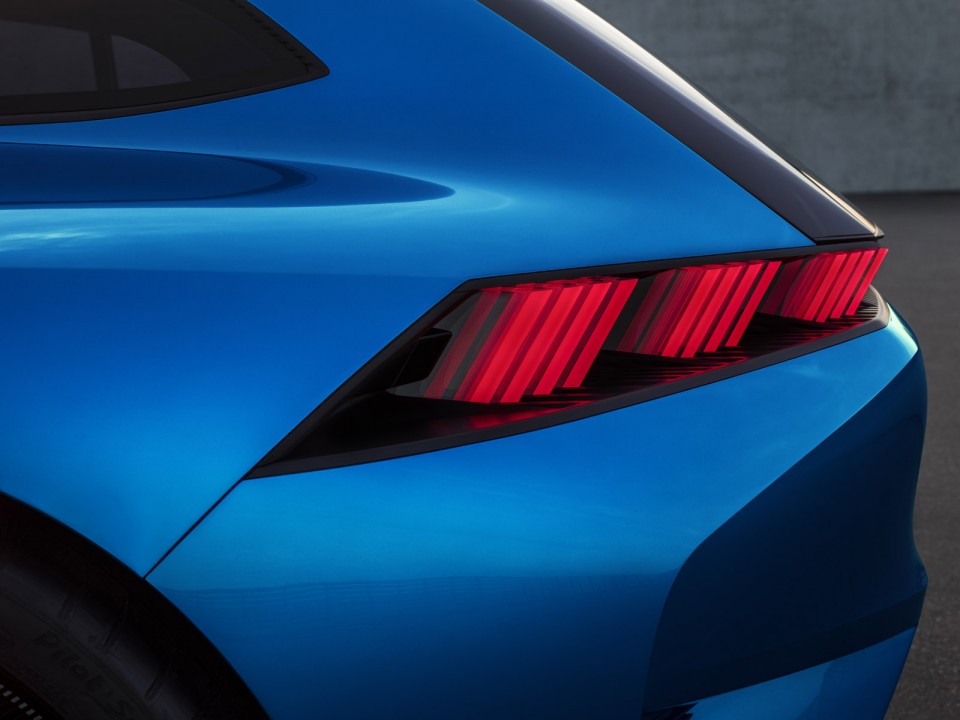 Photo feu arrière LED Peugeot Instinct Concept Car (2017)