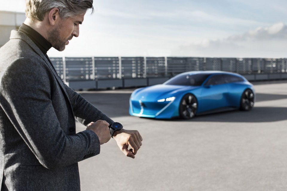 Photo montre connectée Peugeot Instinct Concept Car (2017)