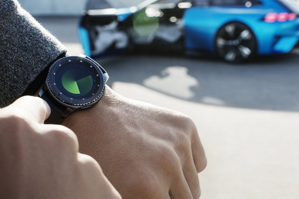 Photo montre connectée Peugeot Instinct Concept Car (2017)