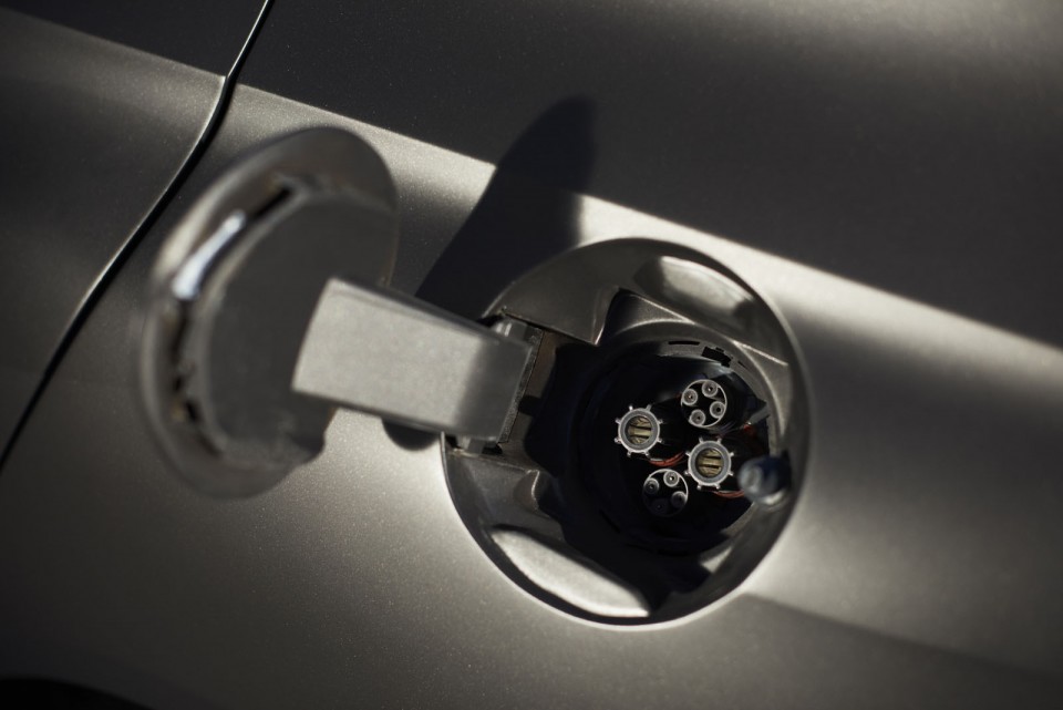 Photo prise recharge Peugeot Quartz Concept Car (2015)