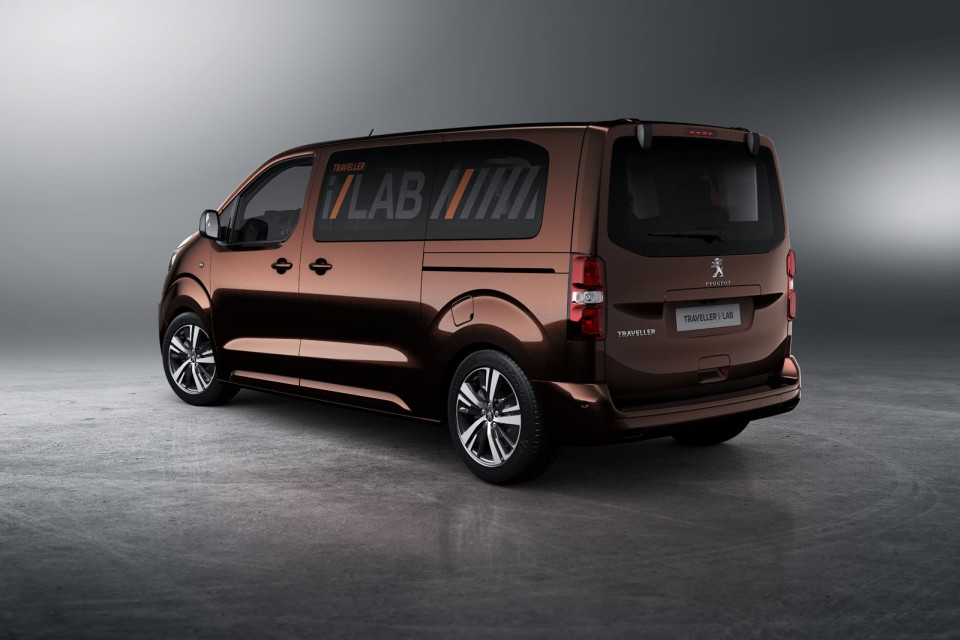 Photo officielle 3/4 arrière Peugeot Traveller i-Lab Concept (2