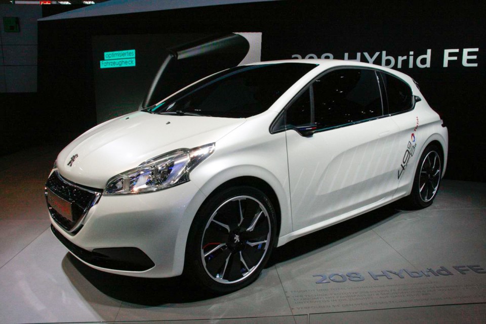 Photo Peugeot 208 HYbrid FE - Salon de Francfort 2013 - 1-001