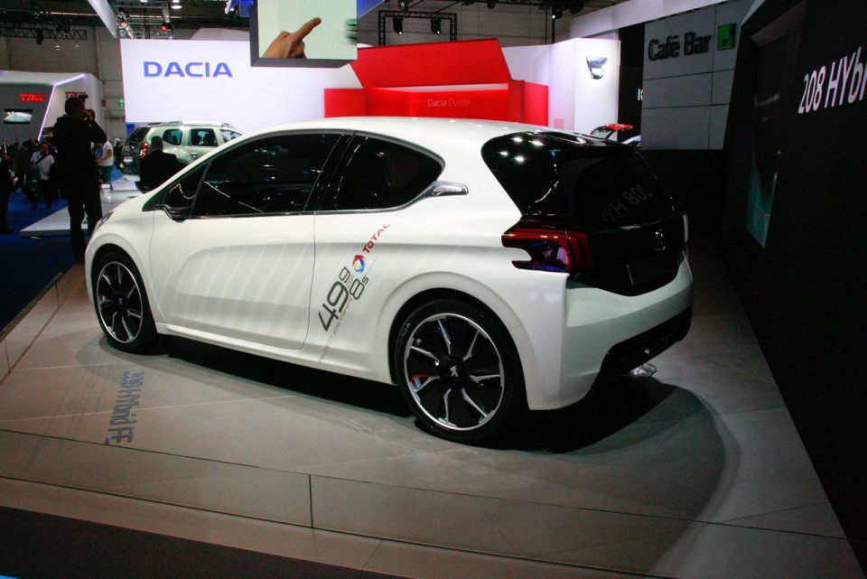 Photo Peugeot 208 HYbrid FE - Salon de Francfort 2013 - 1-003
