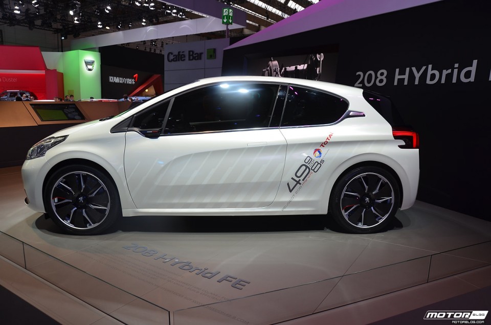 Photo profil Peugeot 208 HYbrid FE - Salon de Francfort 2013 - 2-002