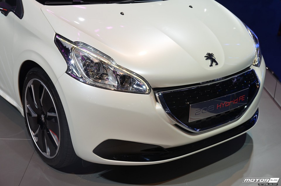 Photo bouclier avant Peugeot 208 HYbrid FE - Salon de Francfort 2013 - 2-003