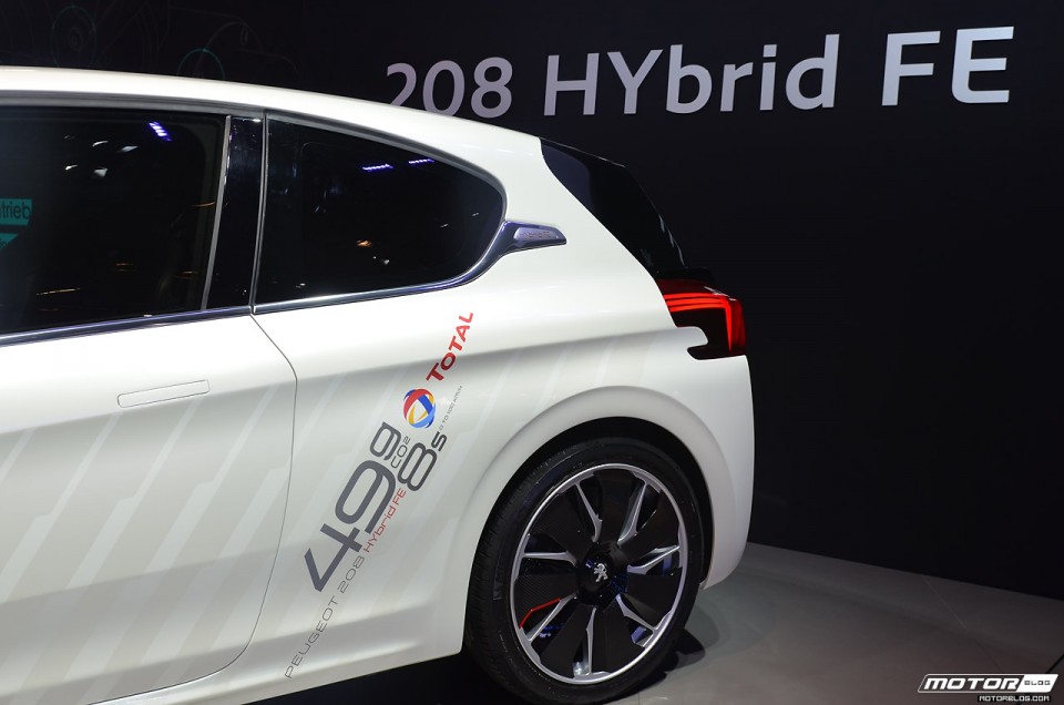 Photo aile arrière Peugeot 208 HYbrid FE - Salon de Francfort 2013 - 2-009