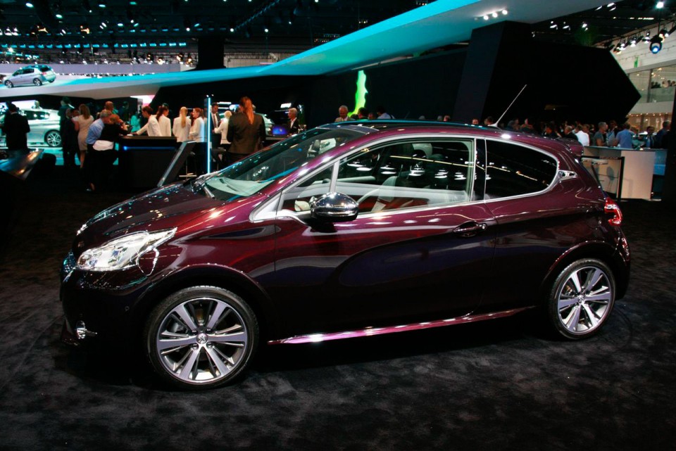 Photo Peugeot 208 XY Purple Night - Salon de Francfort 2013 - 1-002