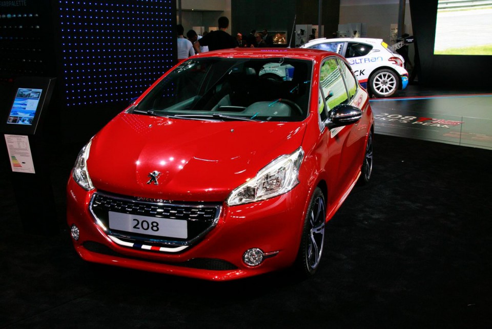 Photo Peugeot 208 GTi Rouge Rubi - Salon de Francfort 2013 - 1-003