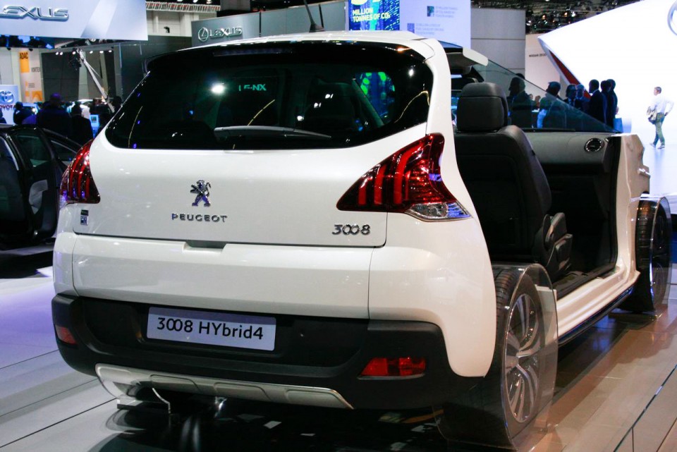 Photo Peugeot 3008 HYbrid4 - Salon de Francfort 2013 - 1-001