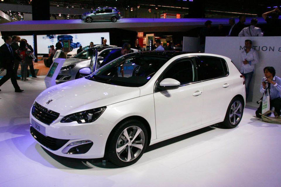 Photo nouvelle Peugeot 308 II Féline Blanc Nacré - Salon de Francfort 2013 - 1-002