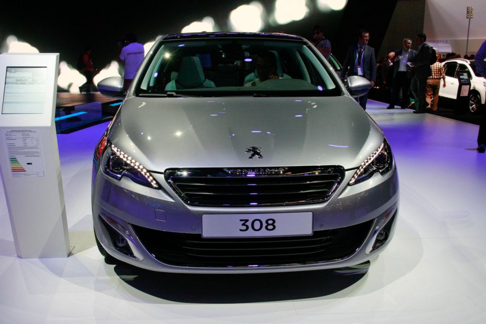 Photo face avant nouvelle Peugeot 308 II Féline Gris Artense - Salon de Francfort 2013 - 1-003