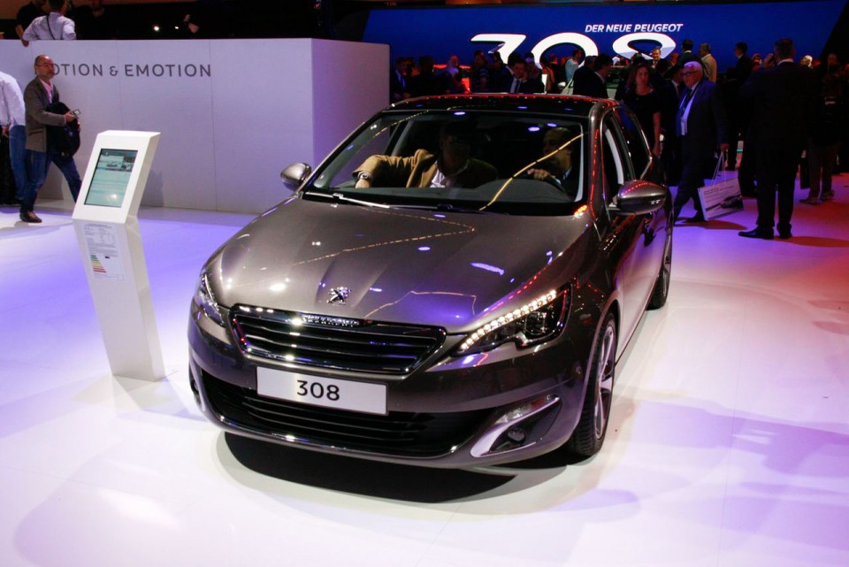 Photo nouvelle Peugeot 308 II Féline Gris Moka - Salon de Francfort 2013 - 1-005