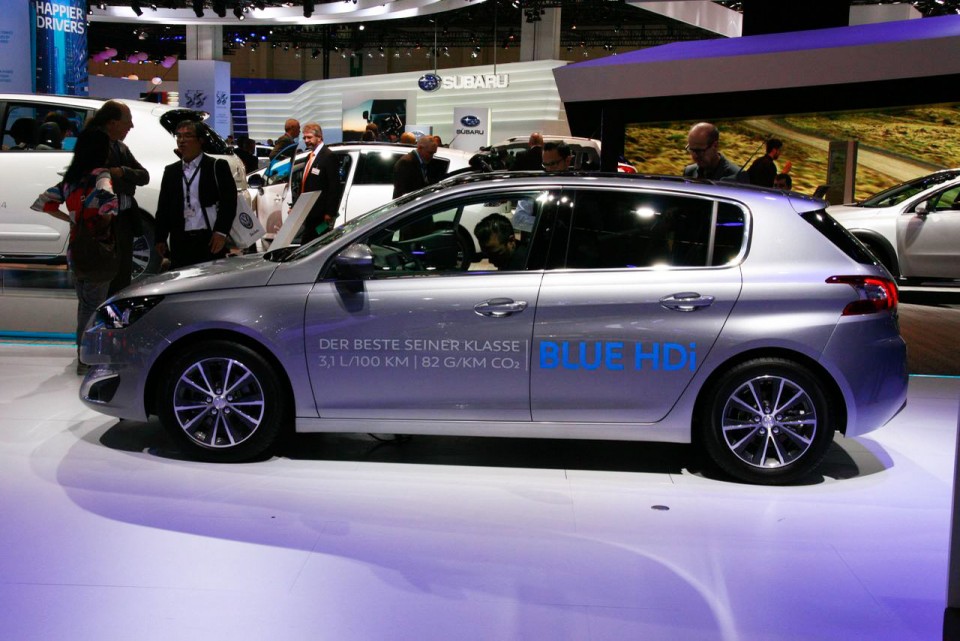 Photo profil Peugeot 308 II Allure Gris Artense BlueHDi - Salon de Francfort 2013 - 1-014
