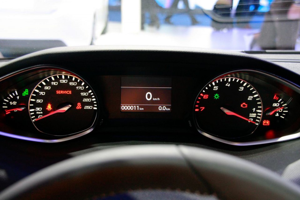 Photo compteurs nouvelle Peugeot 308 II - Salon de Francfort 2013 - 1-024