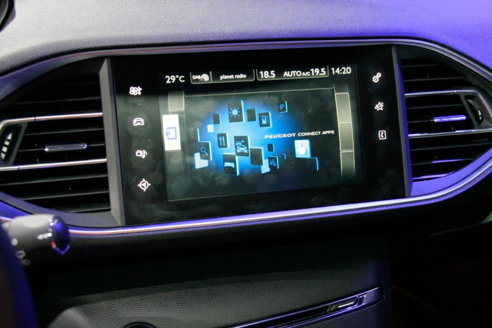 Photo Peugeot Connect Apps Peugeot 308 II - Salon de Francfort 2013 - 1-025