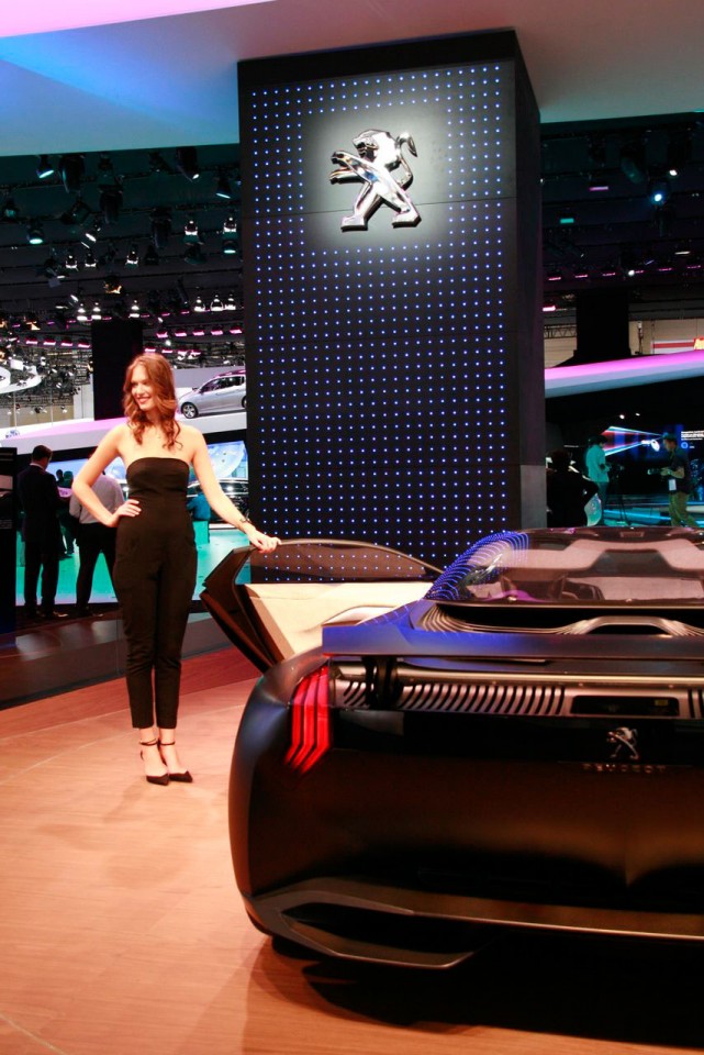 Photo vue arrière Peugeot Onyx Concept Car - Salon de Francfort 2013 - 1-004