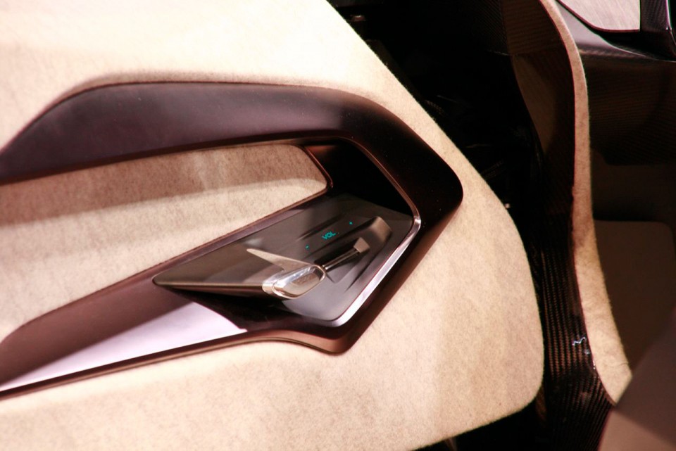 Photo panneau de porte Peugeot Onyx Concept Car - Salon de Francfort 2013 - 1-006