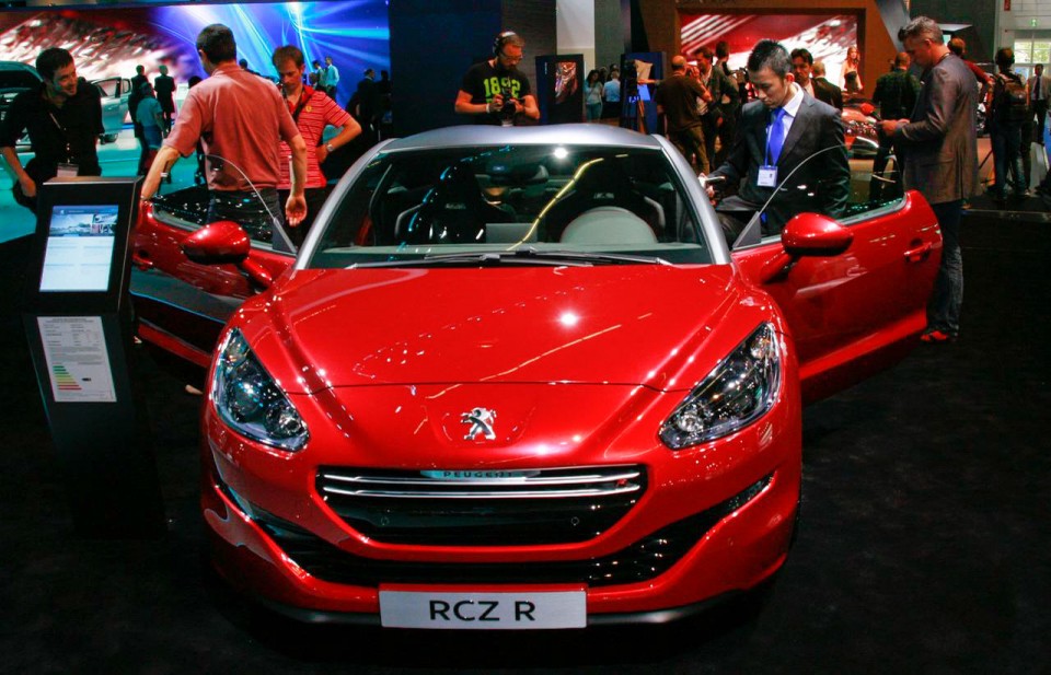 Photo face avant Peugeot RCZ R Rouge Erythrée - Salon de Francfort 2013 - 1-001