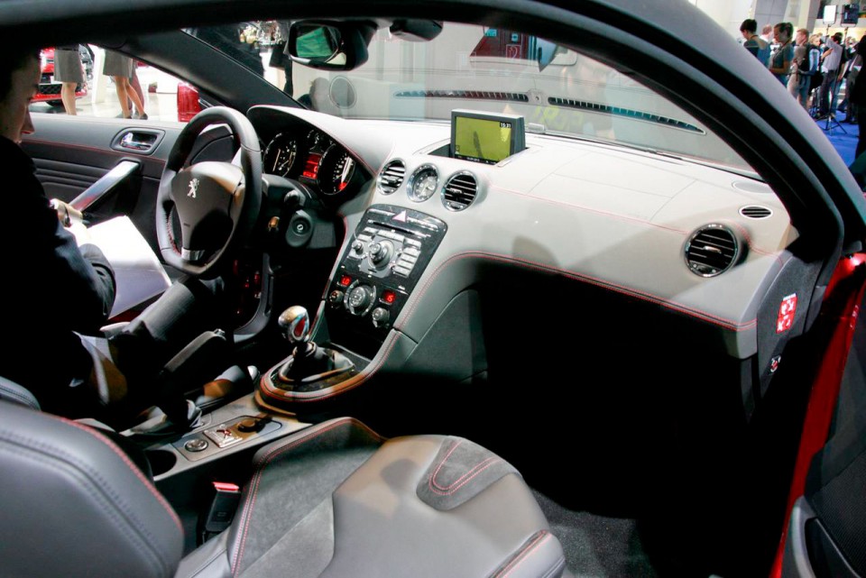 Photo intérieur Peugeot RCZ R - Salon de Francfort 2013 - 1-004